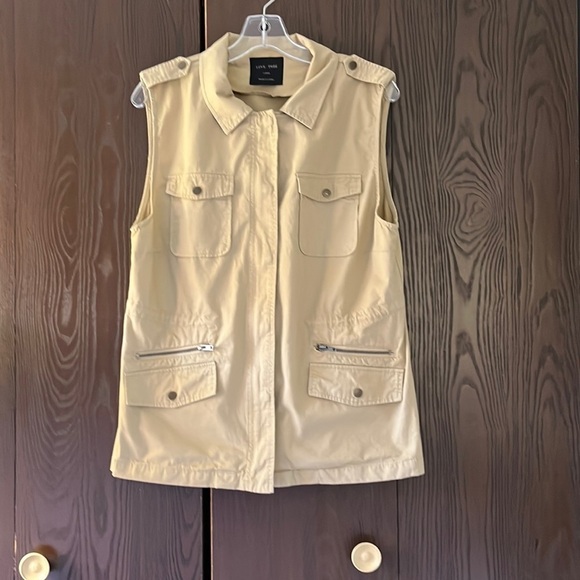 Love Tree khaki vest. Zipper and snap front. Size Large. - Picture 1 of 8